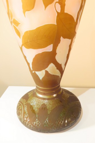 Daum - Grand vase à décor de Magnolia - Antiquaires Balzeau & Brion