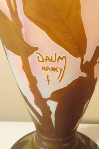 XXe siècle - Daum - Grand vase à décor de Magnolia