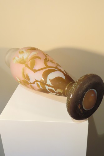 Antiquités - Daum - Grand vase à décor de Magnolia