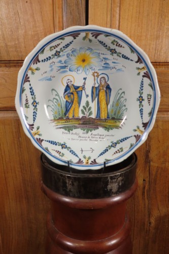 Saladier Plat Patronymique en Faience de Nevers Epoque début XIXe - Céramiques, Porcelaines Style Empire
