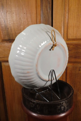 Saladier Plat Patronymique en Faience de Nevers Epoque début XIXe - Antiquaires Balzeau & Brion