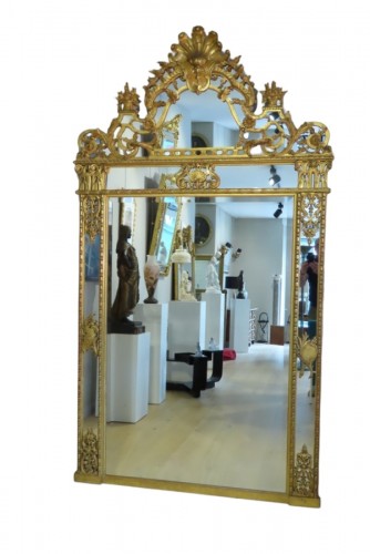Grand Miroir Napoléon III de style Régence en bois doré