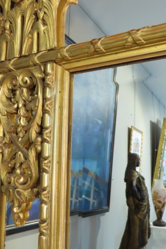 XIXe siècle - Grand miroir Napoléon III en bois doré de style Régence