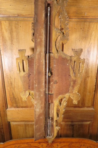 Antiquités - Baromètre thermomètre en bois doré Mossy du XVIIIe siècle