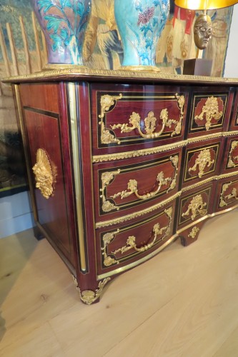 Commode Régence en arbalète et bronze doré - Mobilier Style Régence