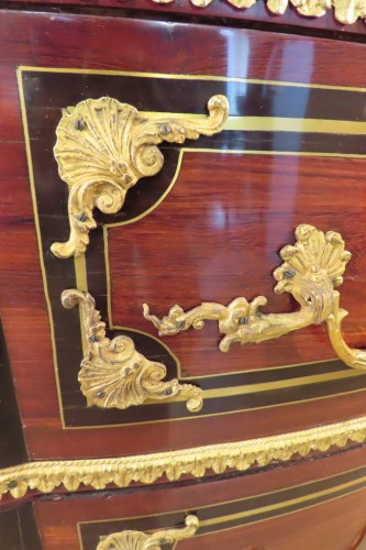 Régence - Commode Régence en arbalète et bronze doré