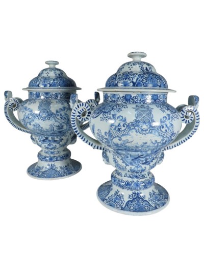 Paire de vases d'apothicaire en faïence, fin 19e siècle