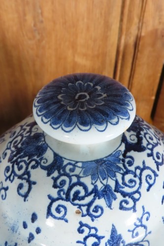 Antiquités - Paire de vases d'apothicaire en faïence, fin 19e siècle