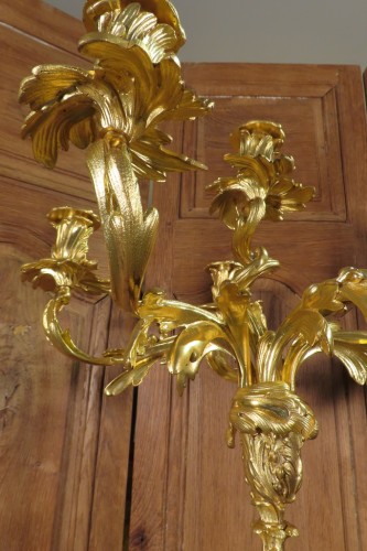 Paire de candélabres Rocaille en bronze doré - Epoque Napoléon III - Antiquaires Balzeau & Brion