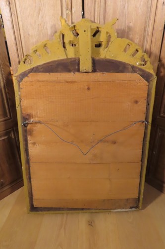 Antiquités - Miroir en bois doré à coquilles d'époque Régence