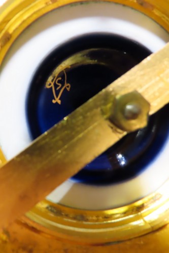 Napoléon III - Paire de vases en porcelaine polychrome rehaussé à l'or