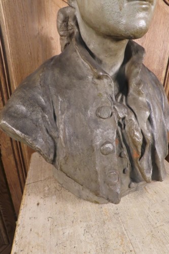 XIXe siècle - Buste de gentilhomme en terre cuite