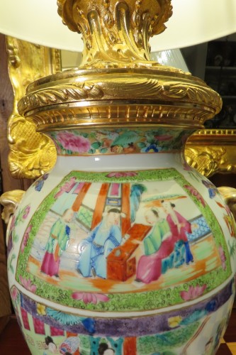 Antiquités -  Lampe en porcelaine de Chine