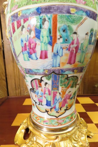 Antiquités -  Lampe en porcelaine de Chine