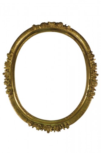 Grand cadre ovale Louis XV en bois sculpté et doré