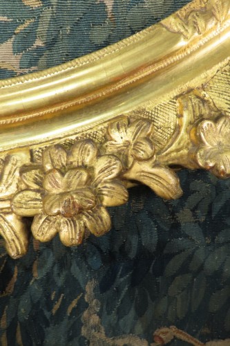Tableaux et dessins  - Grand cadre ovale Louis XV en bois sculpté et doré