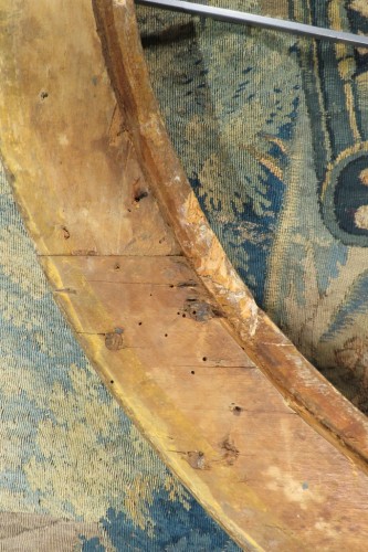 Antiquités - Grand cadre ovale Louis XV en bois sculpté et doré