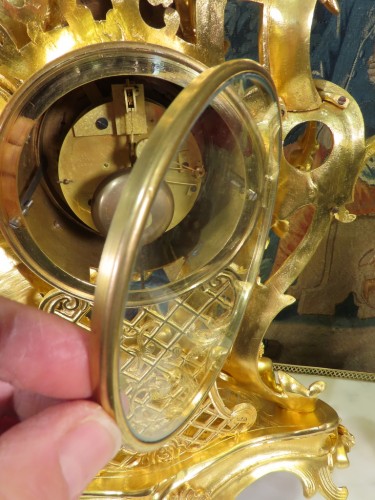 Antiquités - Rocaille clock “Aux Amours Vendangeurs” (Cherubs Harvesting Grapes), late 19th century