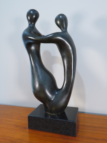 Couple enlacé, bronze de Xavier Alvarez - Années 50-60