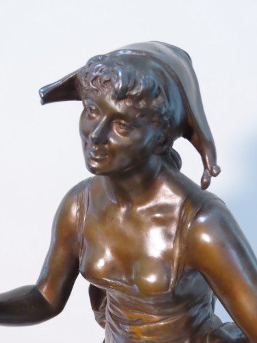 Emile Allouard (1844 – 1929)  -  Jeune femme au masque - Sculpture Style Art nouveau