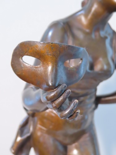 Sculpture Sculpture en Bronze - Emile Allouard (1844 – 1929)  -  Jeune femme au masque