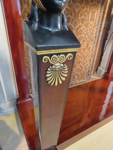 Console en acajou à têtes de femme casquées - Mobilier Style Empire