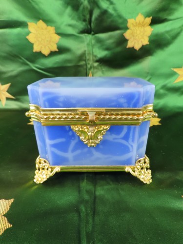 Boite coffret en opaline bleu époque Seond Empire - Objets de Vitrine Style Napoléon III