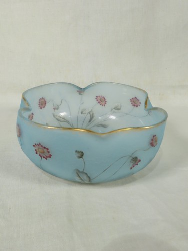 Antiquités - Daum coupe aux fleurettes sur fond bleu givre