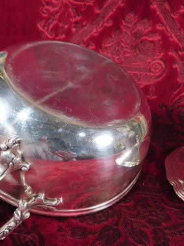 Antiquités - Legumier armorie en argent et couronne ducale