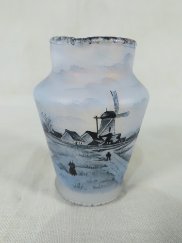 Daum - Pichet miniature décor hollandais - Antiquaires Balzeau & Brion