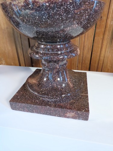 XIXe siècle - Paire de grands vases en porphyre de Suède de Blyberg