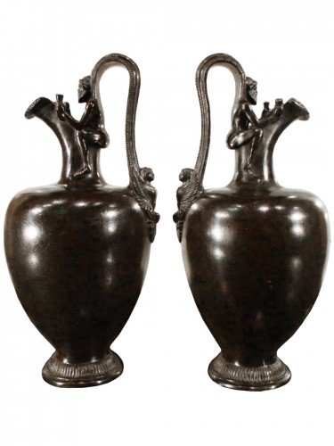 Paire de vases aiguières en bronze époque XIXe