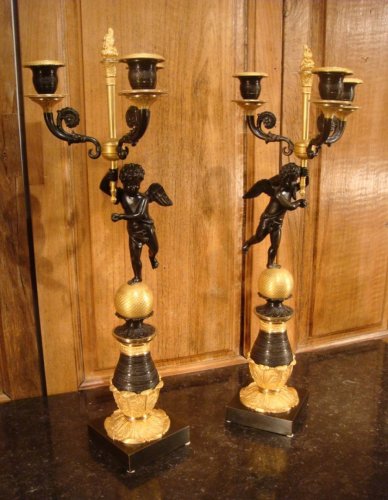 Paire de candélabres en bronze "aux Amours" époque Restauration