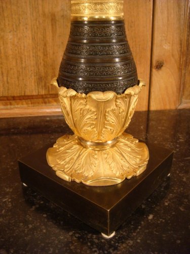 Antiquités - Paire de candélabres en bronze "aux Amours" époque Restauration