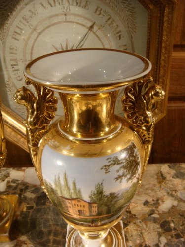 Antiquités - Paire de vases en porcelaine époque Restauration