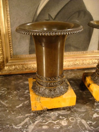 Paire de coupes cornets en bronze et marbre époque Restauration - Objet de décoration Style Restauration - Charles X