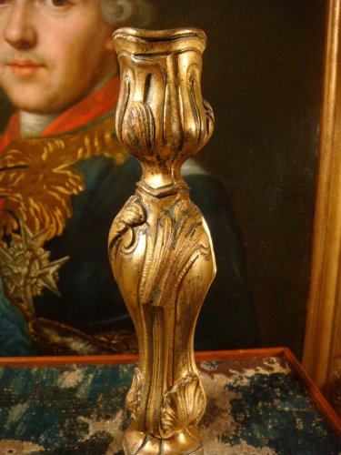 XIXe siècle - Paire de flambeaux en bronze doré du début XIXe siècle