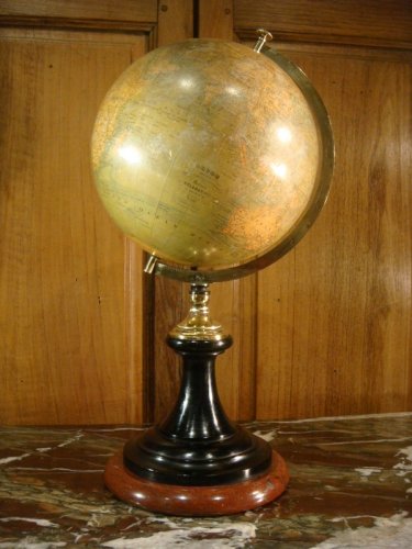 Globe terrestre de la Maison Delamarche - Antiquaires Balzeau & Brion