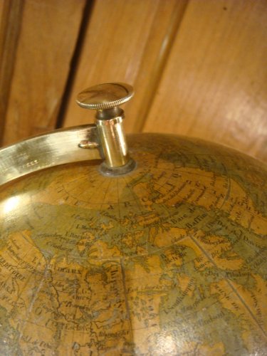Antiquités - Globe terrestre de la Maison Delamarche