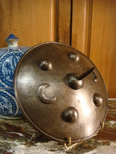 Bouclier Rondache en fer Damasquiné Indo-Persan - Antiquaires Balzeau & Brion