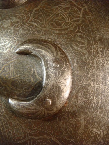 Antiquités - Bouclier Rondache en fer Damasquiné Indo-Persan