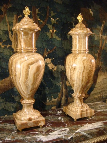Napoléon III - Paire de grandes cassolettes en Onyx
