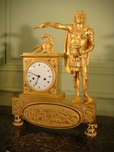 Pendule en bronze doré Louis XIV en Empereur - Epoque 1 er Empire - Antiquaires Balzeau & Brion