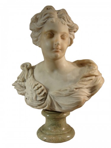 Sculpture jeune Femme en marbre début XVIIIe siècle
