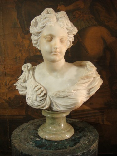Sculpture jeune Femme en marbre début XVIIIe siècle - Sculpture Style Louis XIV