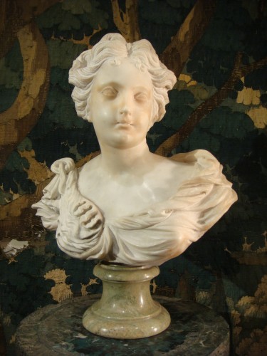 Sculpture jeune Femme en marbre début XVIIIe siècle - Louis XIV