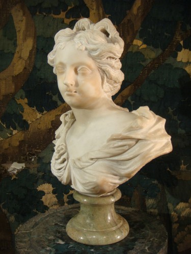 Louis XIV - Sculpture jeune Femme en marbre début XVIIIe siècle