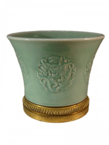 Cache pot en porcelaine de Chine céladon - Epoque XVIIIe