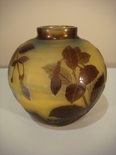XXe siècle - Gallé - Vase boule décor de Fushia