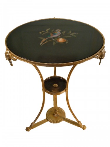 Table guéridon en bronze doré et marqueterie de marbre